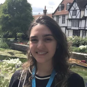 Laura - Professor de Biologia - Rio de Janeiro