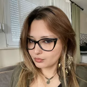 Zeynep - İngilizce öğretmeni - 