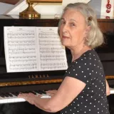 Suzanne - Piano tutor - Naples