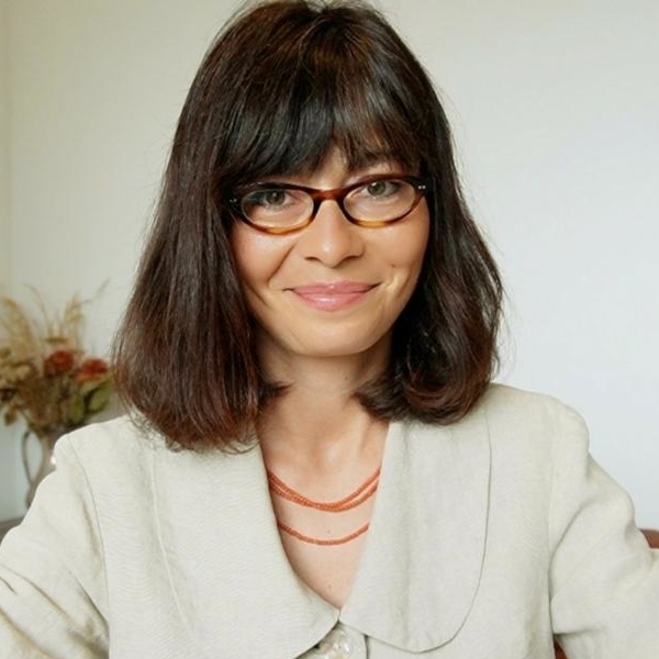 UK-qualified English teacher with 16 years’ international teaching experience (Bilingual in English and Italian)