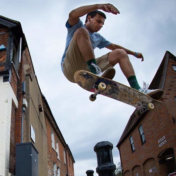 Skateboarder [with 19+ Years Experience] in the Buckinghamshire Area. All Ages Welcome.