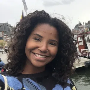Yasmin - Prof de português (brasil) - Rio do Ouro