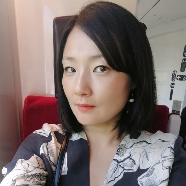 A Korean too nice and based in Lyon who can offer you mainly Korean lessons and also English