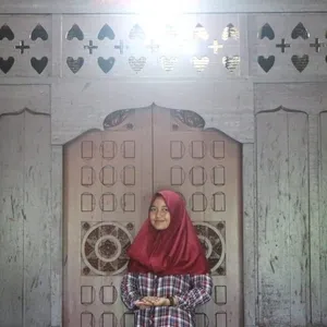 Azizah - Guru geografi - Kecamatan Kota Kediri