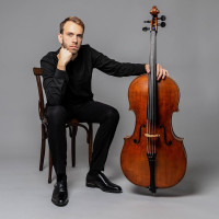 Compositore e violoncellista professionista, diplomato in conservatorio, offre lezioni di armonia, arrangiamento e orchestrazione a Milano oppure online.