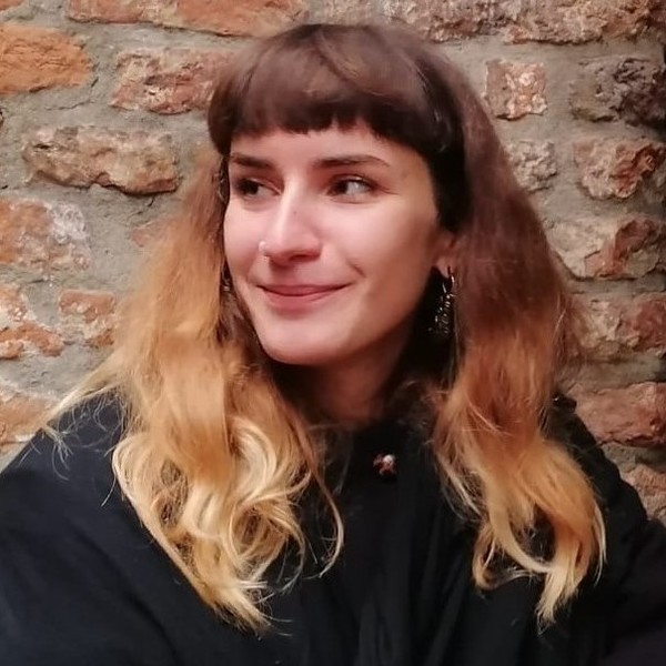 Studentessa universitaria diplomata in lingue offre ripetizioni e/o aiuto compiti di lingua francese a Bologna