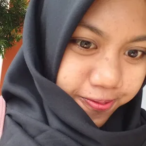 Dina - Guru hukum bisnis - Sukarame