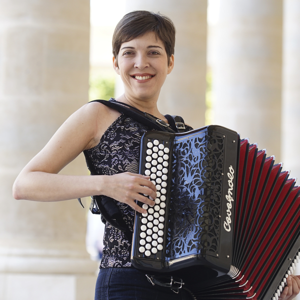 Docteure en musicologie par Sorbonne université donne cours de solfège, histoire de la musique, piano et accordéon