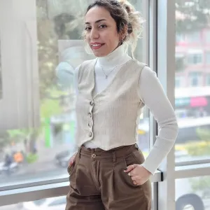 Zeynep - Türkçe öğretmeni - 