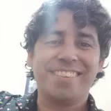 Guillermo - Profe de diseño de indumentaria y textil - La Falda