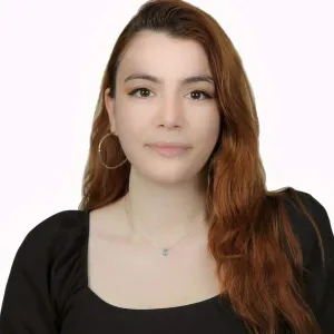 Özge - Tarih öğretmeni - 