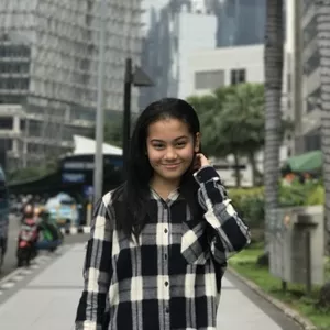 Tessa - Guru bahasa inggris - Jakarta