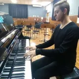 Gustavo - Prof de piano - Vila Santa Therezinha de Menino Jesus