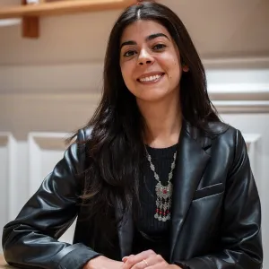 Mariyem - professeur de langages informatiques - Paris