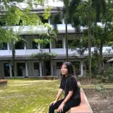 Devi - Guru ekonomi - Medan