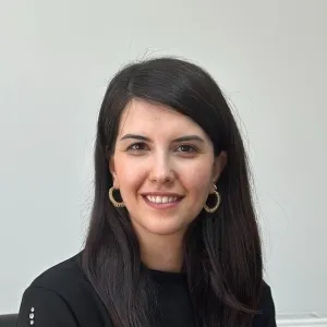 Nur - Felsefe öğretmeni - 