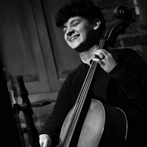 Sam - Profe de violonchelo - Centro Histórico