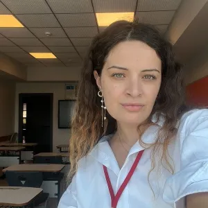 Nida hazal - Dilbilgisi öğretmeni - 