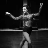 Angi - profesor de baile - Constitución