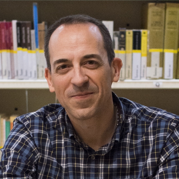 Profesor de Español como Lengua Extranjera certificado por el Instituto Cervantes e International House y máster por la Universidad de Alcalá de Henares