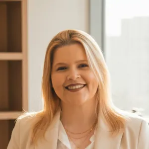 Thais - Prof de marketing - Porto Alegre