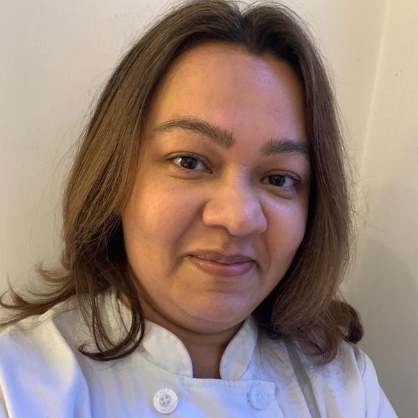 Experienced Chef and Cookery Tutor teaching Chinese, Indian, Pakistani, Thai,Indonesian, Singaporean, Japanese, Wok Cooking, Korean and Malaysian food. I also teach Professional Knife skills.