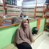 Puput - Guru ekonomi - Pekanbaru