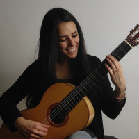 Studentessa del Conservatorio Santa Cecilia di Roma propone lezioni di chitarra classica, acustica e di solfeggio