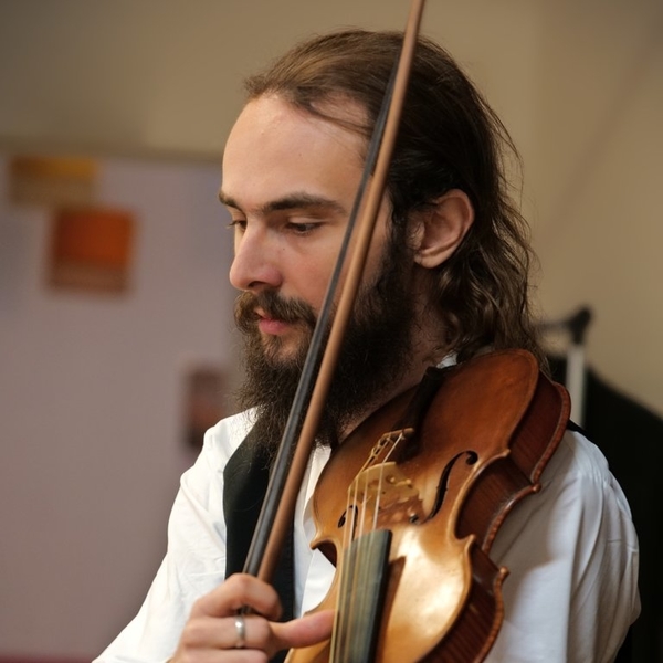 Musicien diplômé du CNSMD de Lyon propose cours de Violon (Classique & Baroque) et/ou de solfège