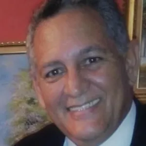 Dr Alfredo - profesor de economía - Santiago