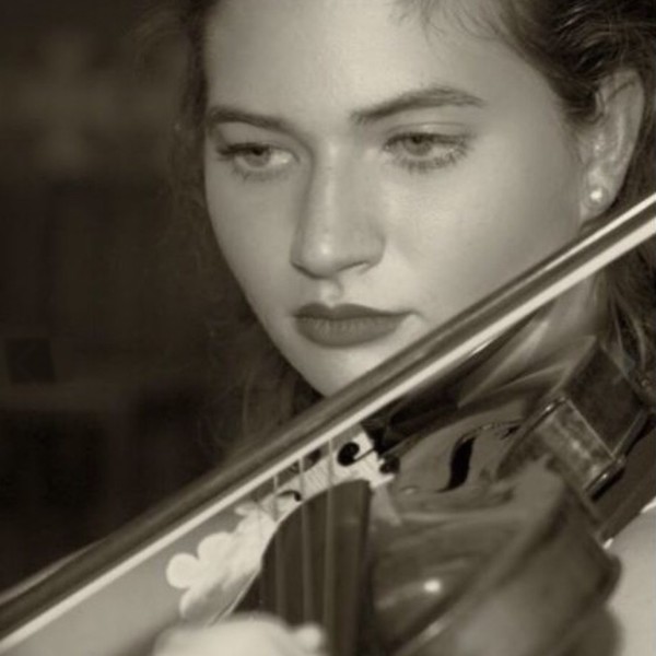 Violoniste étudiante au CRR de Créteil, je propose des cours de violon particuliers pour tout niveau.