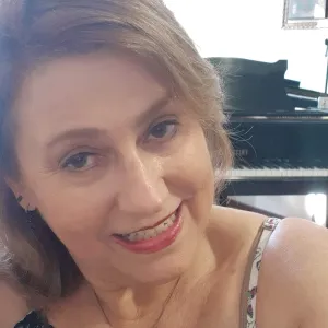 Sandra Lucia Simonato - Prof de piano - Mercês