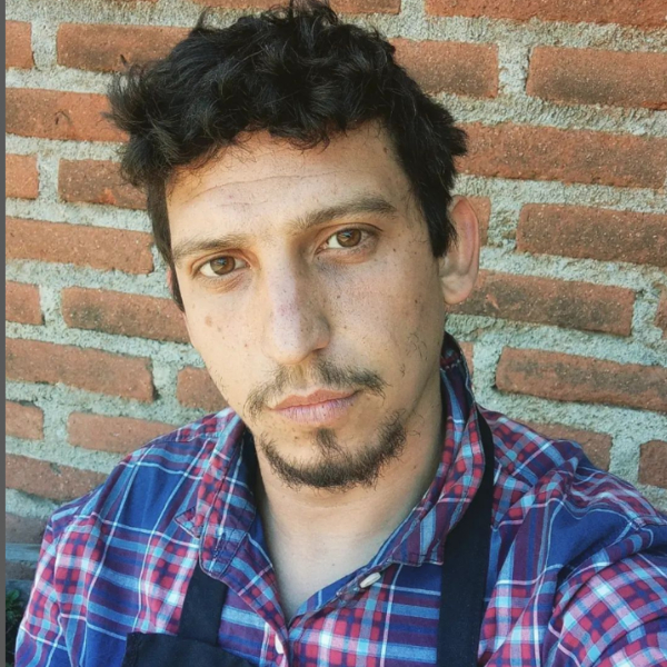 Se hacen clases particulares de Química general, Química Orgánica nivel Universitario, Física y Matemáticas de nivel medio.  Egresado de Licenciatura en Química de la Uchile