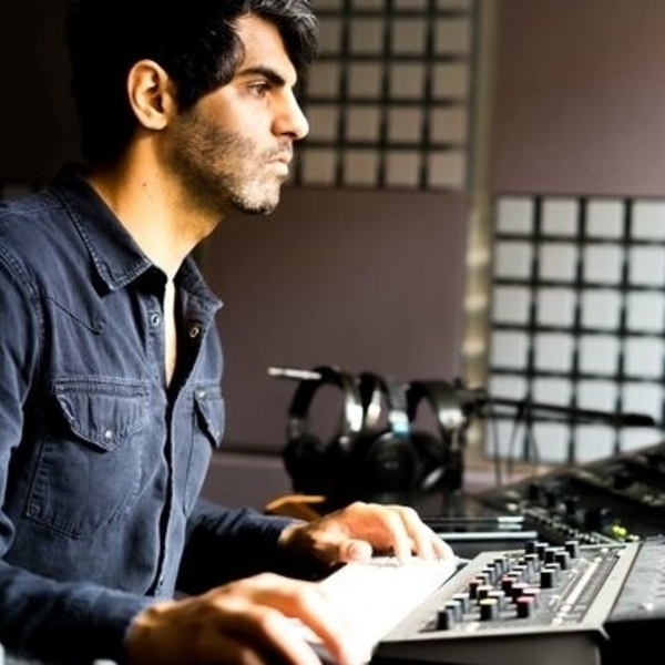 Formation au mixage audio et à la production musicale dans mon studio à Bruxelles.