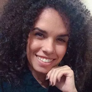 Letícia - Professor de Apoio à Redação de Memórias e Teses - Padre Eustáquio