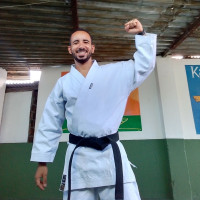 Me chamo Rafael Silva, graduando em Educação Física Bacharelado, Instrutor de Funcional Kids em escolas e Professor de karatê estilo shotokan pra crianças e adultos.