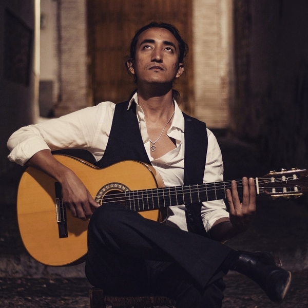 Professional Flamenco guitarist with more than 10 years experience of teaching and playing. Learn the secrets of Flamenco guitar.