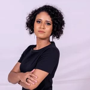 Larissa - Professor de História (Ensino Superior) - Vargem Grande II