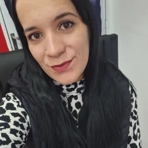Giuliana - profesor de inglés - Coronel Du Graty