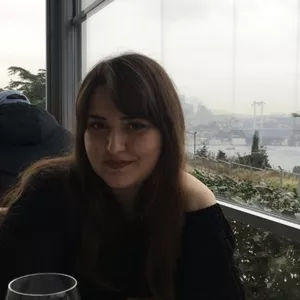 Irem - Dilbilgisi öğretmeni - İstanbul