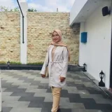 Putri - Guru bimbingan sekolah - Padang