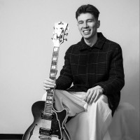 Bristol Based Guitarist offering bespoke music lessons in Electric and Acoustic Guitar, Music Theory and Sight Reading