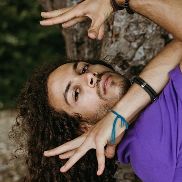 Graduate and passionate dancer / teacher gives lessons for all ages / levels: Hip Hop (New Style), Breakdance, Experimental (contemporary) and Acrobatics.