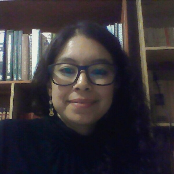 Egresada de la Licenciatura en Letras Hispánicas por la Universidad Autónoma de Aguascalientes, con un año de intercambio académico en la UNAM.
