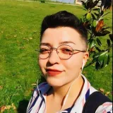 Ela - Dilbilgisi öğretmeni - 