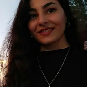 Esra - Matematik öğretmeni - Van