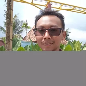Uki - Guru elektronika - Kecamatan Pasar Kliwon