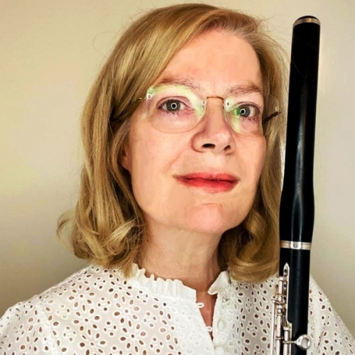 Kay Basingstoke, Flauta, piano, flauta dulce, teclado, lecciones de