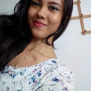 Laura - profesor de economía - Ibagué