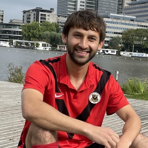 Top-amateurvoetballer uit Amsterdam draagt graag zijn steentje bij aan de ontwikkeling van voetballers
